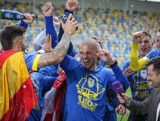 1. liga piłkarska - Arka po pięciu latach wraca do ekstraklasy, ciekawie za jej plecami