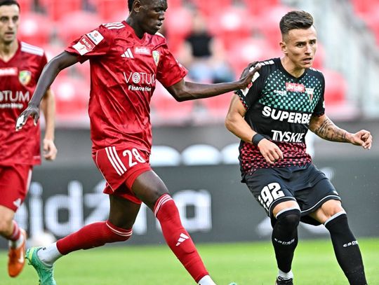 1. liga piłkarska - kanonada w Tychach, dobra forma beniaminków