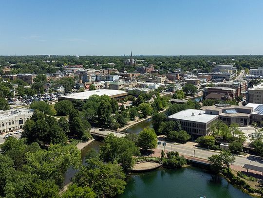 14-latek z naładowanym pistoletem zatrzymany w centrum Naperville