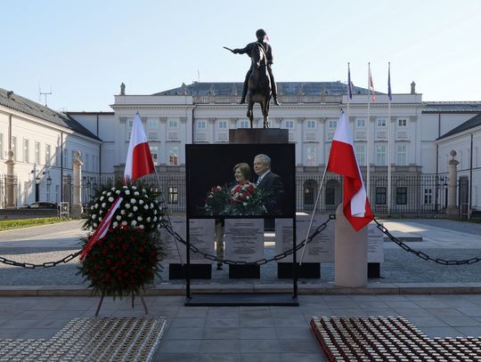 16 lat od katastrofy smoleńskiej: 2 tysiące tomów akt, tysiąc świadków i kilkaset opinii biegłych