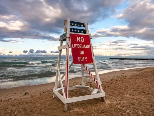 24-latek utonął w jeziorze Michigan w Evanston, dwóch innych mężczyzn uratowano