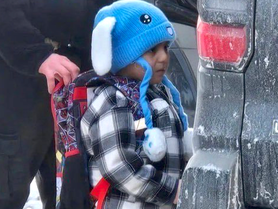 5-letni chłopiec i jego ojciec wrócili do Minnesoty po zatrzymaniu przez służby imigracyjne 5-letni chłopiec i jego ojciec wrócili do Minnesoty po zatrzymaniu przez służby imigracyjne