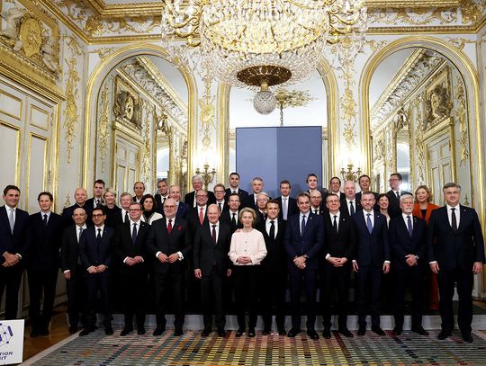 60 krajów - bez USA i W. Brytanii - podpisało deklarację szczytu w sprawie AI