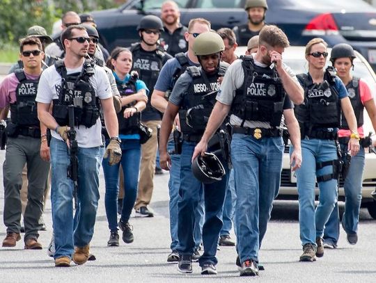 Agenci federalni wspierają chicagowską policję w walce z handlem bronią