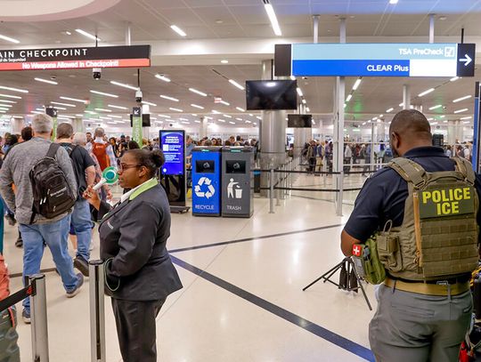 Agenci ICE na O’Hare wspierają TSA, pomagają skrócić kolejki