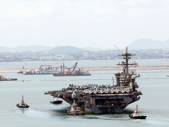 Amerykański lotniskowiec USS Abraham Lincoln zawinął do portu po 286 dniach na morzu