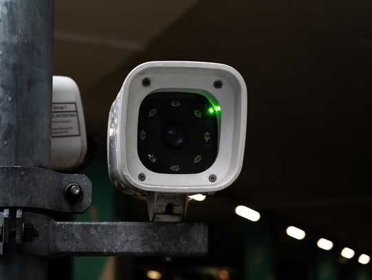 AP: W USA działa zaawansowany system monitoringu aut i kierowców