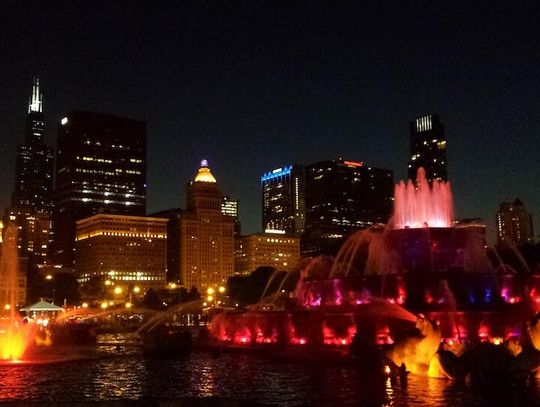 Atak nożowniczy niedaleko Fontanny Buckinghama w centrum Chicago