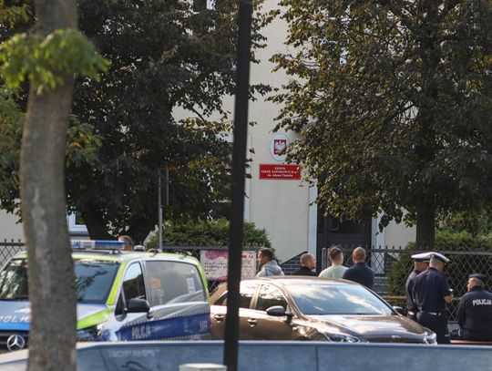 Atak w szkole w Ostrołęce: poszkodowanych 10 osób, 9 trafiło do szpitali