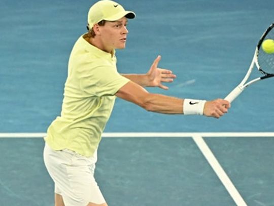 Australian Open - broniący tytułu Sinner i Zverev w finale. Krecz Djokovica