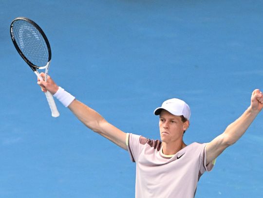 Australian Open - Sinner przerwał imponującą serię Djokovica w Melbourne. W finale zagra z Miedwiediewem