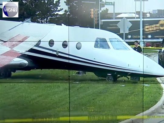 Awaryjne lądowanie odrzutowca na lotnisku w Wheeling, zatrzymał się tuż przed ulicą (WIDEO)