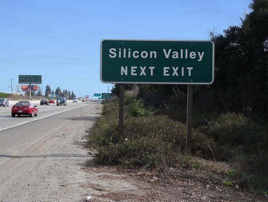 Axios: magnaci z Doliny Krzemowej zyskali bezprecedensowy wpływ na kształtowanie rządu