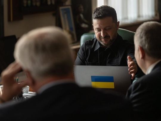 Axios: Trump rozmawiał w sobotę z Zełenskim