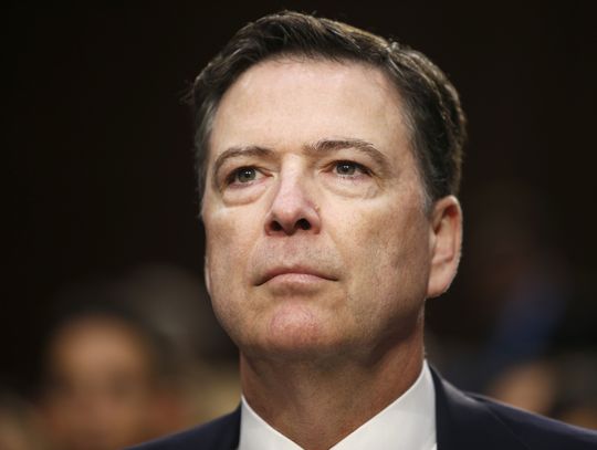 B. szef FBI Comey z zarzutem grożenia zabicia prezydenta