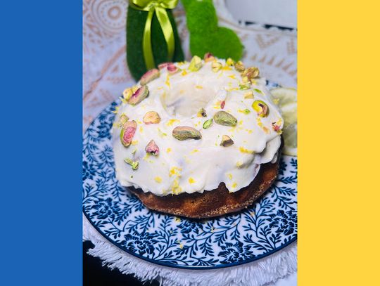 Babka cytrynowo-makowa z gęstym lukrem