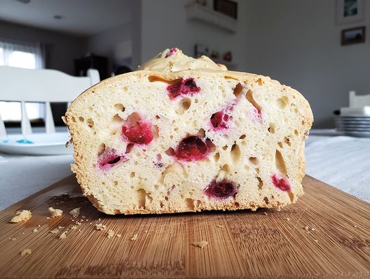 Babka z migdałami i żurawiną