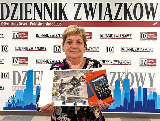 Barbara Grudzień, nasza wieloletnia czytelniczka, odebrała tablet w redakcyjnym konkursie