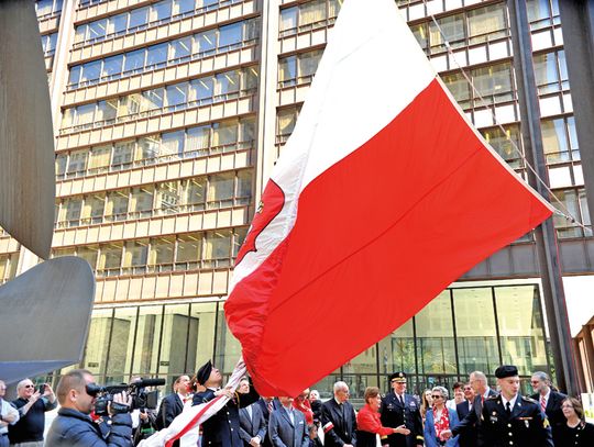 Biało-czerwona nad chicagowskim Daley Plaza