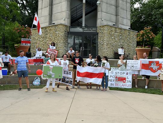 Białoruskie protesty na przedmieściach Chicago. Tragiczne wspomnienia i symbole narodowe w Naperville 