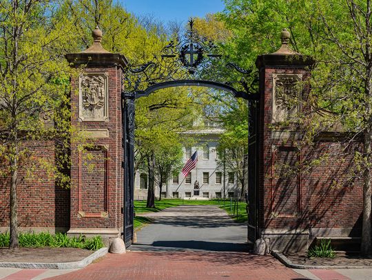 Biały Dom oskarża Harvard o dyskryminowanie żydowskich studentów, grozi odebraniem funduszy
