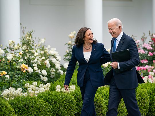 Biden ogłasza poparcie dla kandydatury swojej wiceprezydent Kamali Harris