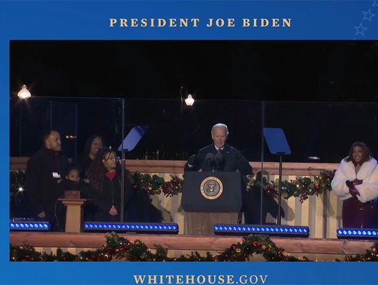 Biden po raz ostatni zapalił lampki na choince przed Białym Domem (WIDEO)