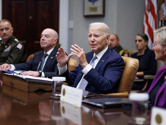 Biden rozmawiał z Zełenskim i ogłosił nowy pakiet pomocy wojskowej wart 425 mln USD