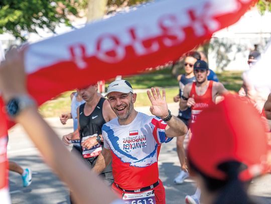 Biegali i kibicowali w barwach biało-czerwonych. Polacy i Polonia na trasie Chicagowskiego Maratonu