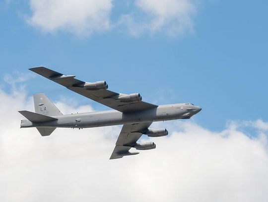 Błyskawiczny manewr pilota pozwolił uniknąć zderzenia z bombowcem B-52