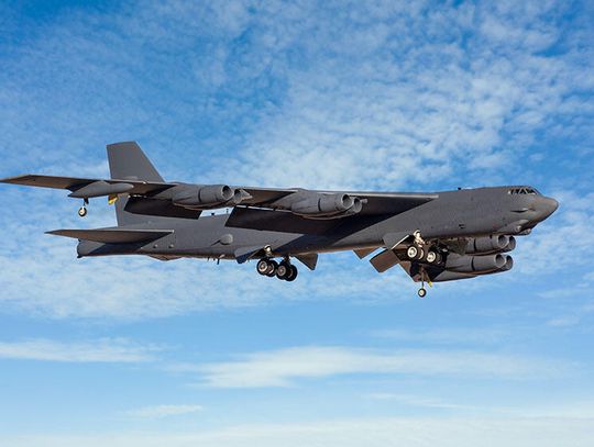 Bombowiec B-52 rozbił się w bazie lotniczej Edwards w Kalifornii