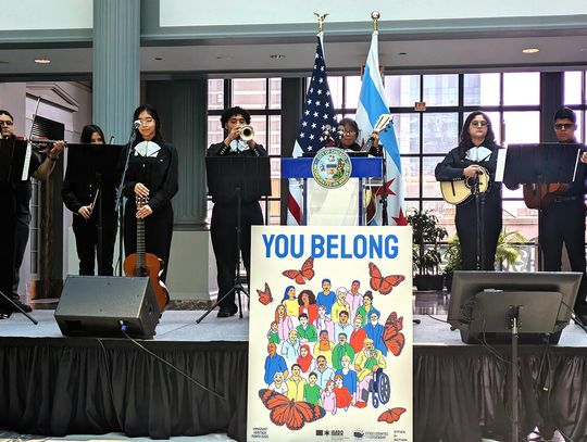 Burmistrz Brandon Johnson na obchodach Miesiąca Dziedzictwa Imigrantów: Chicago nie ugnie się i nie złamie