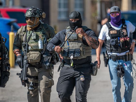 Burmistrz Chicago apeluje o zgłaszanie nadużyć agentów imigracyjnych