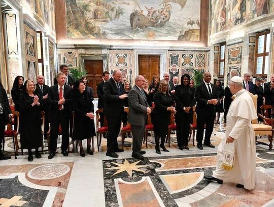 Burmistrzowie z przedmieść Chicago na audiencji u papieża Leona XIV Burmistrzowie z przedmieść Chicago na audiencji u papieża Leona XIV