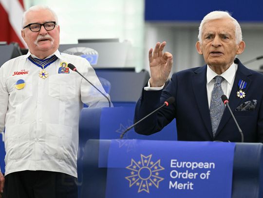 Buzek i Wałęsa odebrali w PE pierwszy Europejski Order Zasługi