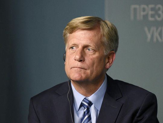 Były ambasador USA w Rosji: decyzja o wstrzymaniu pomocy dla Ukrainy jest tragiczna