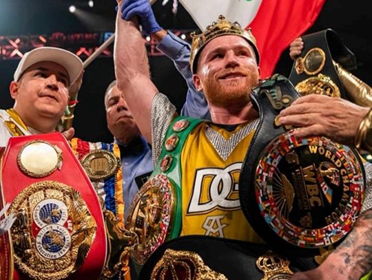 "Canelo" Alvarez znów posiada cztery pasy mistrzowskie