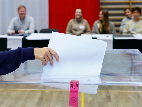 CBOS: 60 proc. badanych uważa, że nieprawidłowości wyborcze nie wpłynęły na wygraną Nawrockiego