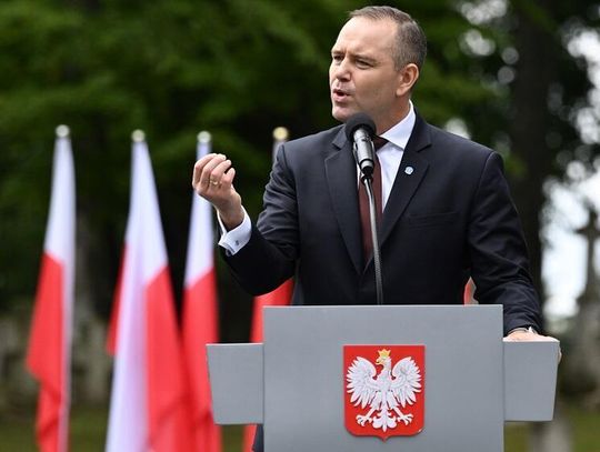 CBOS: Karol Nawrocki liderem rankingu zaufania; spadki Tuska i Trzaskowskiego