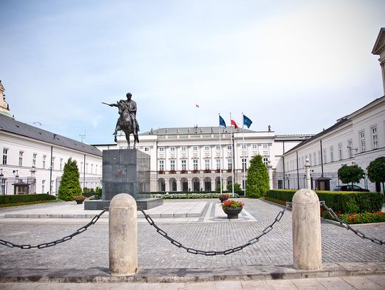 CBOS: Trzaskowski, Sikorski i Hołownia wygrywają z Czarnkiem i Nawrockim w II turze wyborów