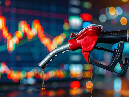 Cena ropy po raz pierwszy od ataku na Iran spadła poniżej 74 dolarów za baryłkę