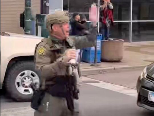 Chaos w Little Village, DHS: ktoś strzelał do agentów federalnych