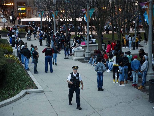 Chicagowscy radni przesunęli na czerwiec głosowanie nad nową godziną policyjną dla nieletnich