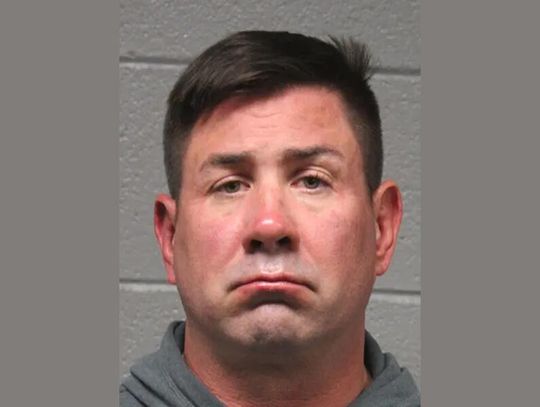 Chicagowski policjant Jeremy Sikorski oskarżony o uderzenie 17-latki, nagranie obiegło internet
