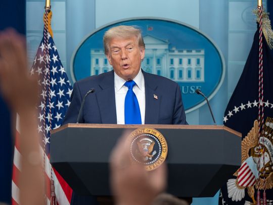 CNN: Trump powiedział, że zagroził zbombardowaniem Moskwy, jeśli Putin zaatakuje Ukrainę