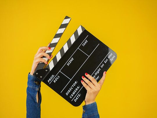 Co oglądamy w kinie, a co w domu