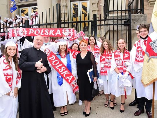 „Czasu nie da się zatrzymać”. Msza graduacyjna w kościele pw. Trójcy Świętej