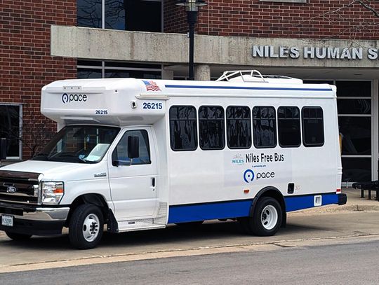Darmowe autobusy wróciły na ulice Niles,  choć są mniejsze
