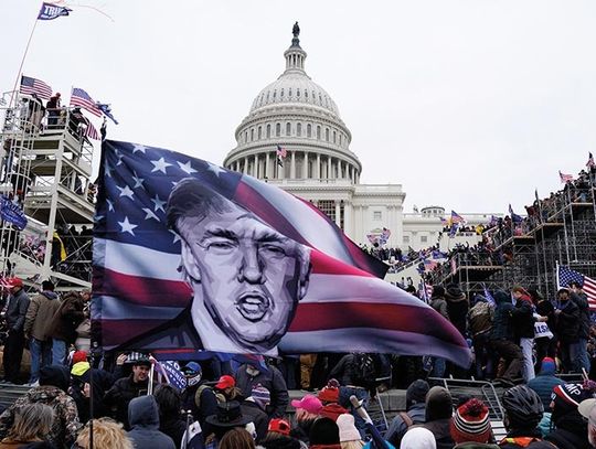 Departament Sprawiedliwości: Trump może być pozwany przez kongresmenów i policjantów