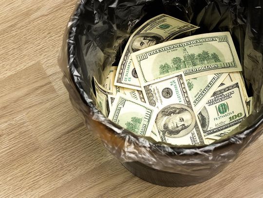 Dlaczego głupio postępujesz ze swoimi pieniędzmi Dlaczego głupio postępujesz ze swoimi pieniędzmi